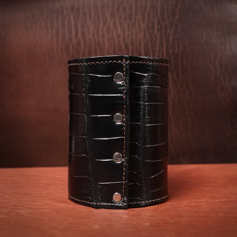 Colonel Can Caddy in black American Alligator - Single - ID 002 - front view with can