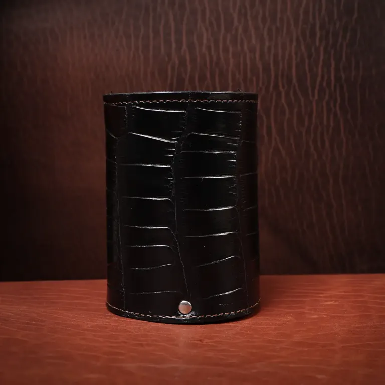 Colonel Can Caddy in black American Alligator - Single - ID 002 - front view with can