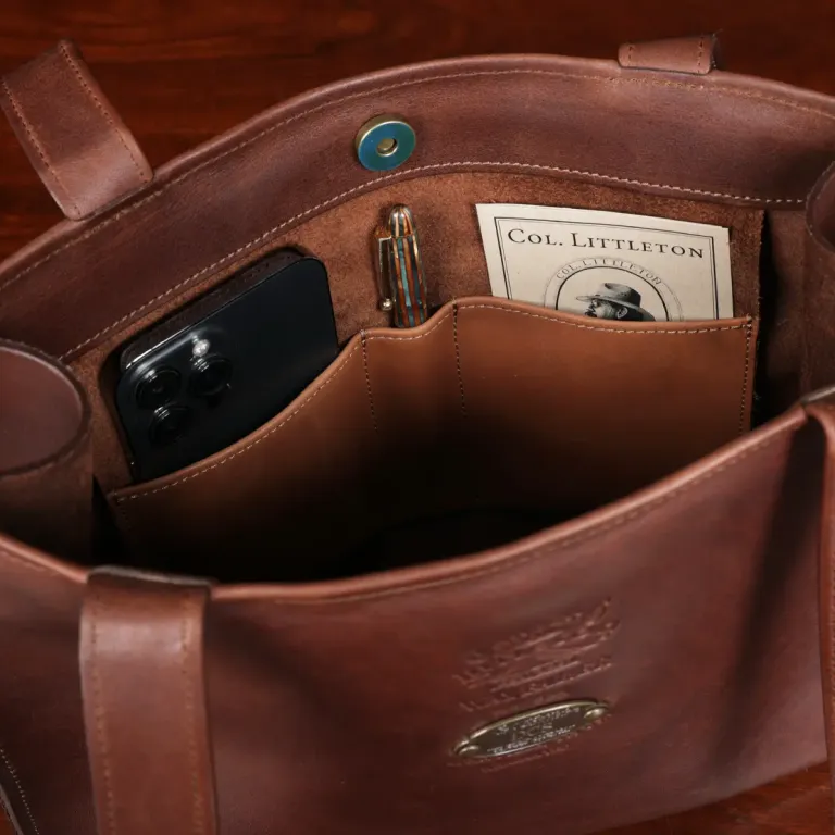 inside of the tote showing the pockets