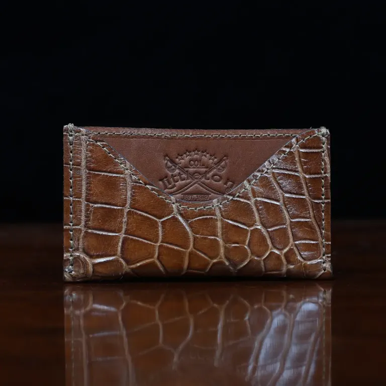 cardwallet-no3-alligator-002-front view on black background