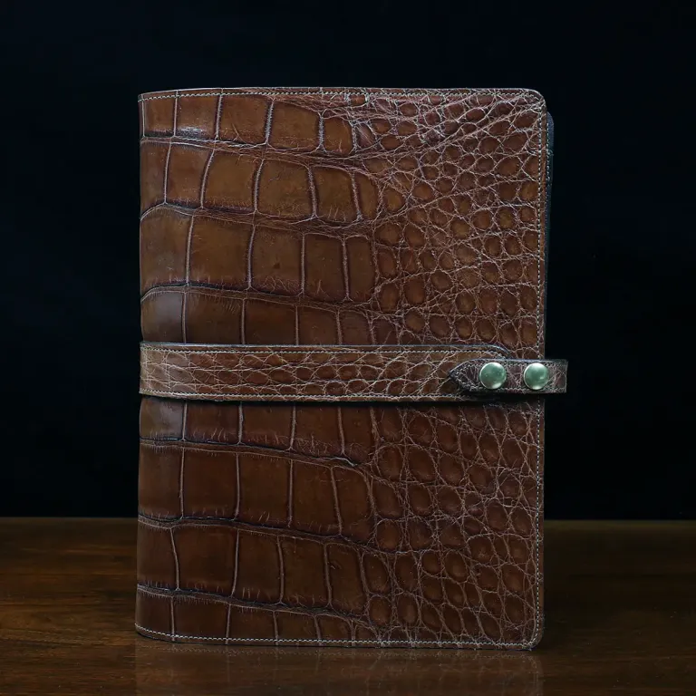 No. 18 Portfolio in Vintage Brown American Alligator - ID 002 - front view on black background