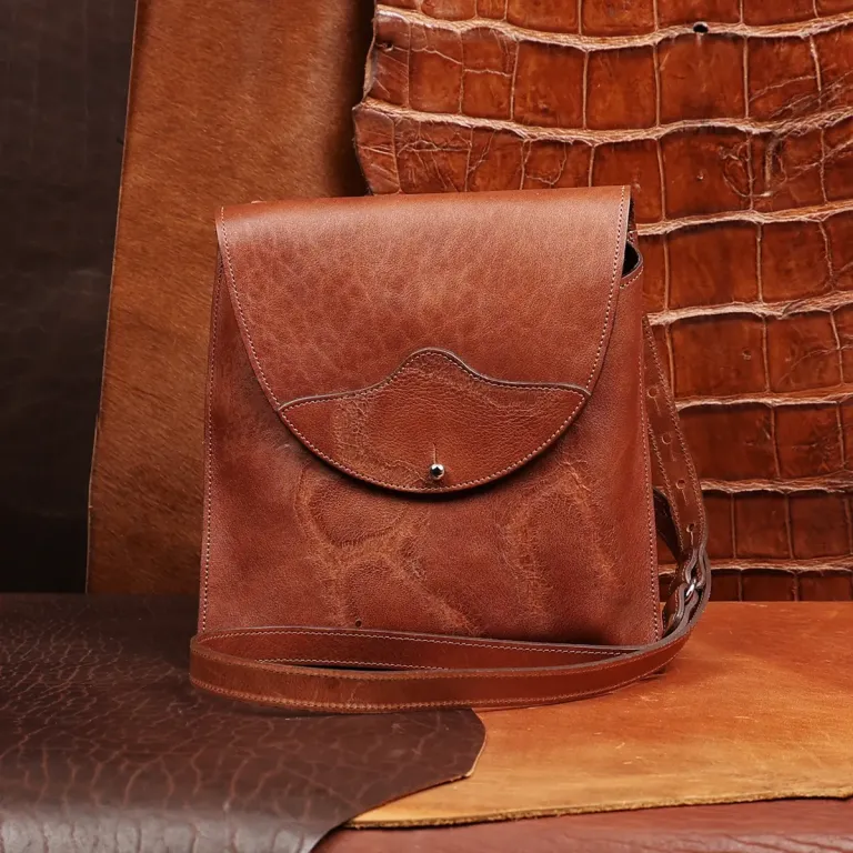 front view of the derby hand bag with a brand