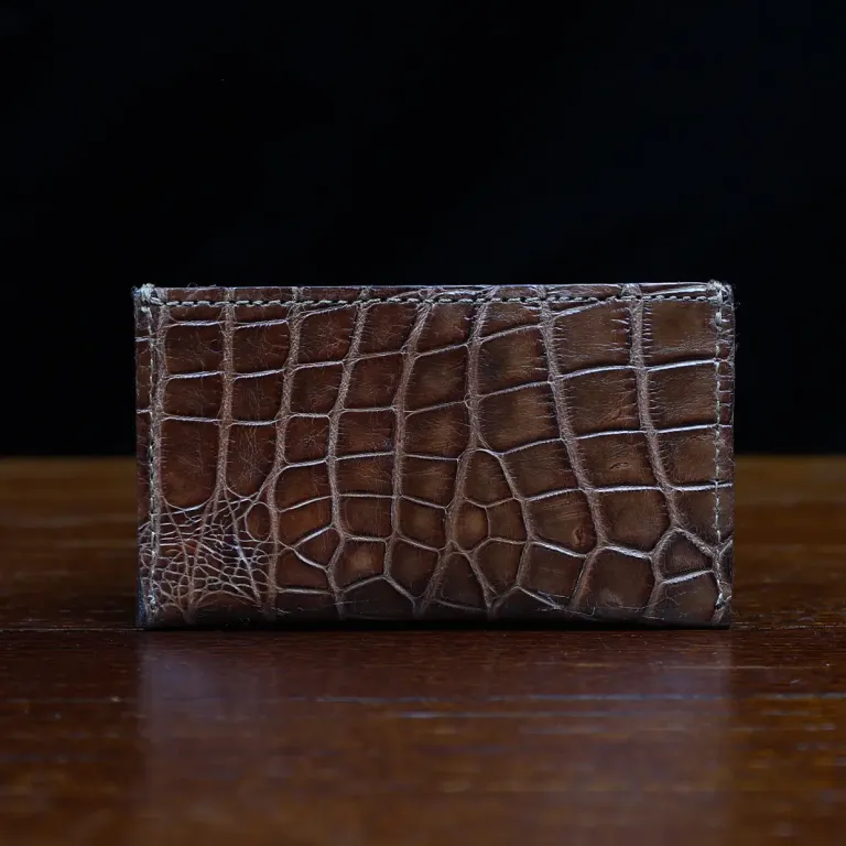 cardwallet-no3-alligator-002-back view on black background