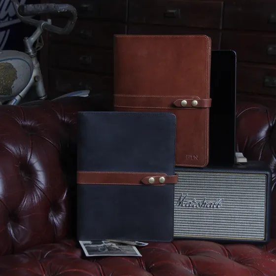 Corporate Gifting with Col. Littleton 1 No 18 portfolios, the black and vintage brown version sitting on a vintage couch
