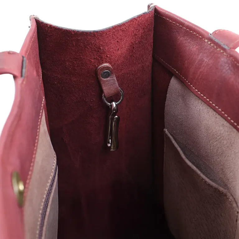 No. 9B tote in Colonel's Private Stock - view of key holder