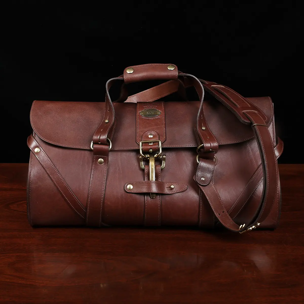 leather no 1 grip travel bag in vintage brown showing the front