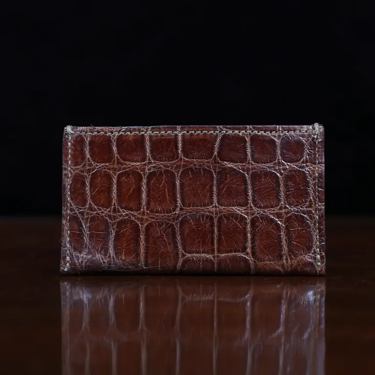 cardwallet-no3-alligator-002-back view on black background